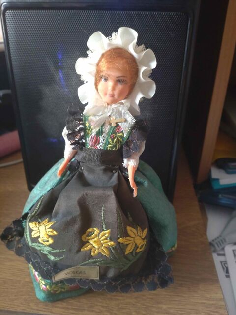 POUP�ES FOLKLORIQUES ANCIENNES  REGION VOSGES 5 Laval (53)