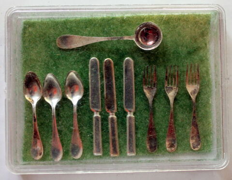 Dinette de poup�e m�tal argent� 15 Issy-les-Moulineaux (92)