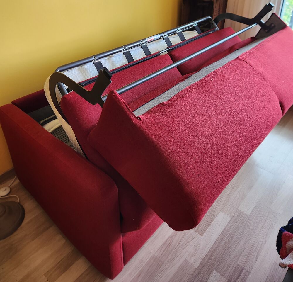 Canap&eacute; convertible &eacute;tat neuf 3 places
Lit 140, matelas 15 cm Meubles