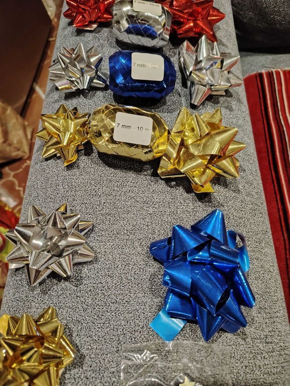 DECORS DE TABLE ET RUBANS PAPIERS DE NO&Euml;L. Décoration