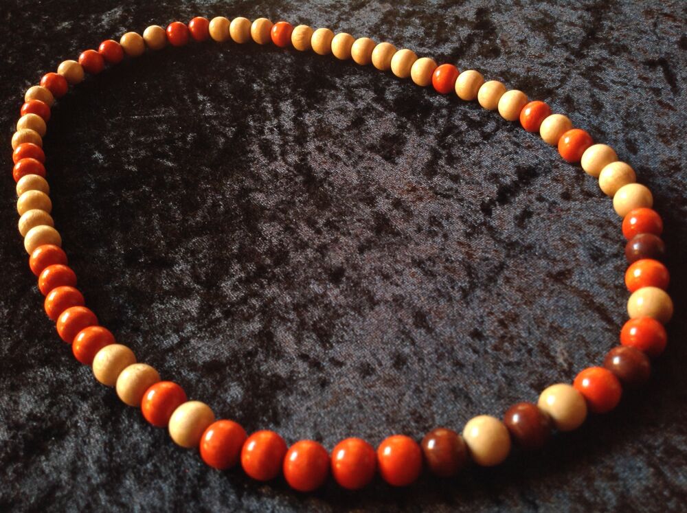 COLLIER DE PERLES EN BOIS DE LONGUEUR 63cm Envoi Possible
Bijoux et montres