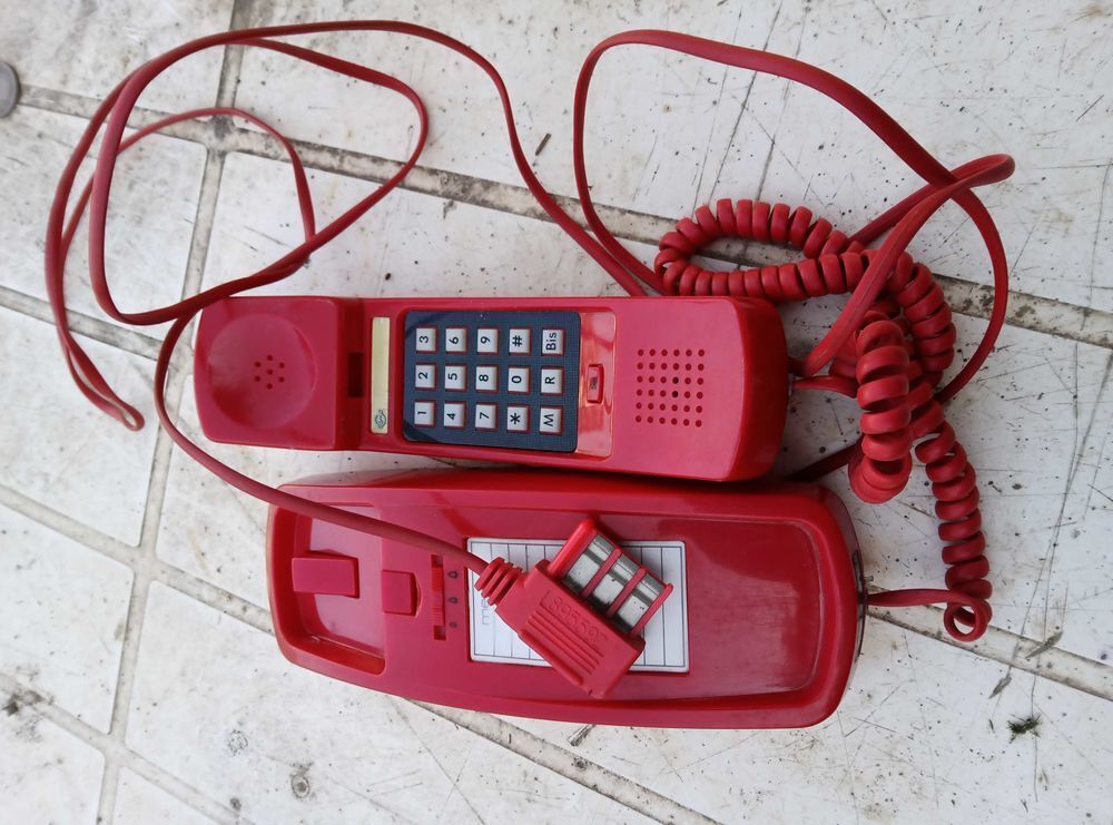 T&eacute;l&eacute;phone rouge Téléphones et tablettes