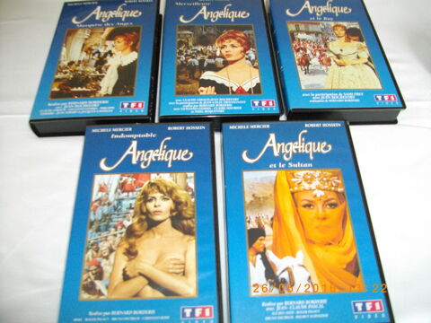 Cinq cassettes vidéo vhs de :  ANGELIQUE  25 Perros-Guirec (22)