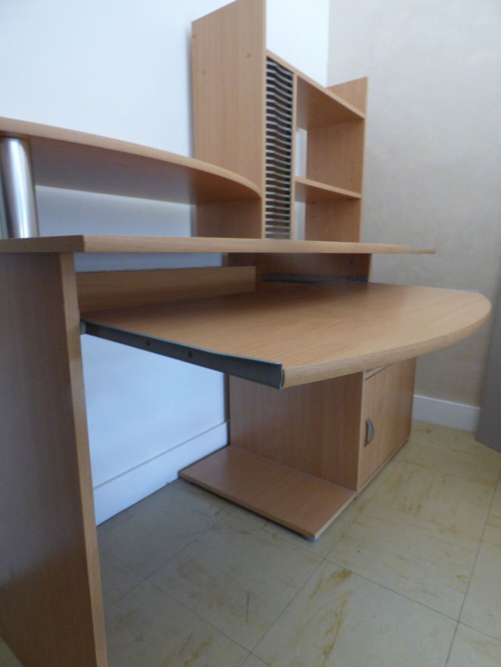 Meuble informatique en tr&egrave;s bon &eacute;tat Meubles