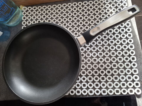 Po�le Rossetto 24 cm bon �tat non induction 5 La Chapelle-Saint-Luc (10)