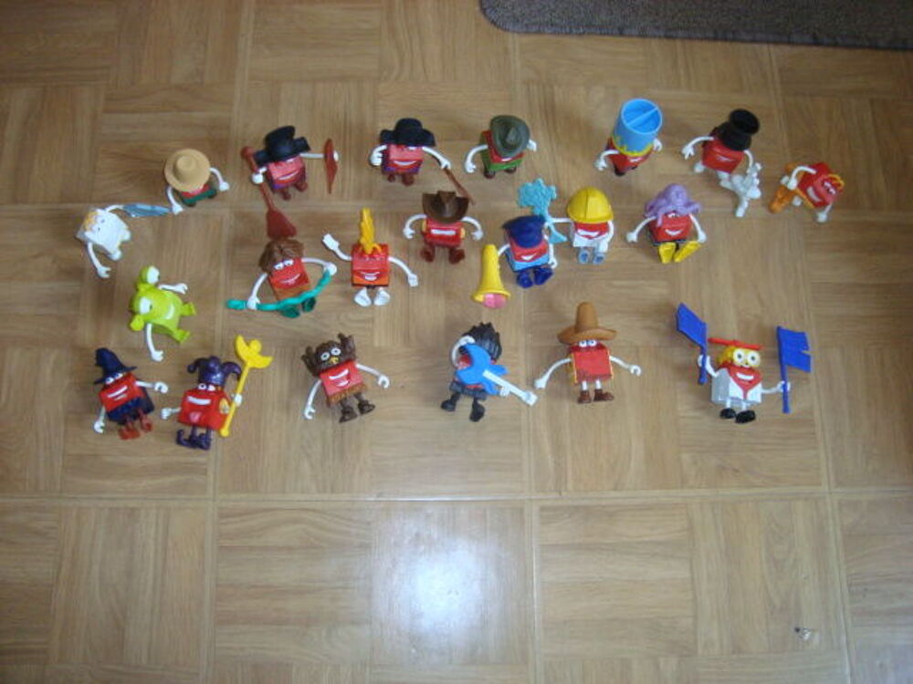 21 FIGURINES MAC DO avec ces accessoires
1 euros la figurine Jeux / jouets