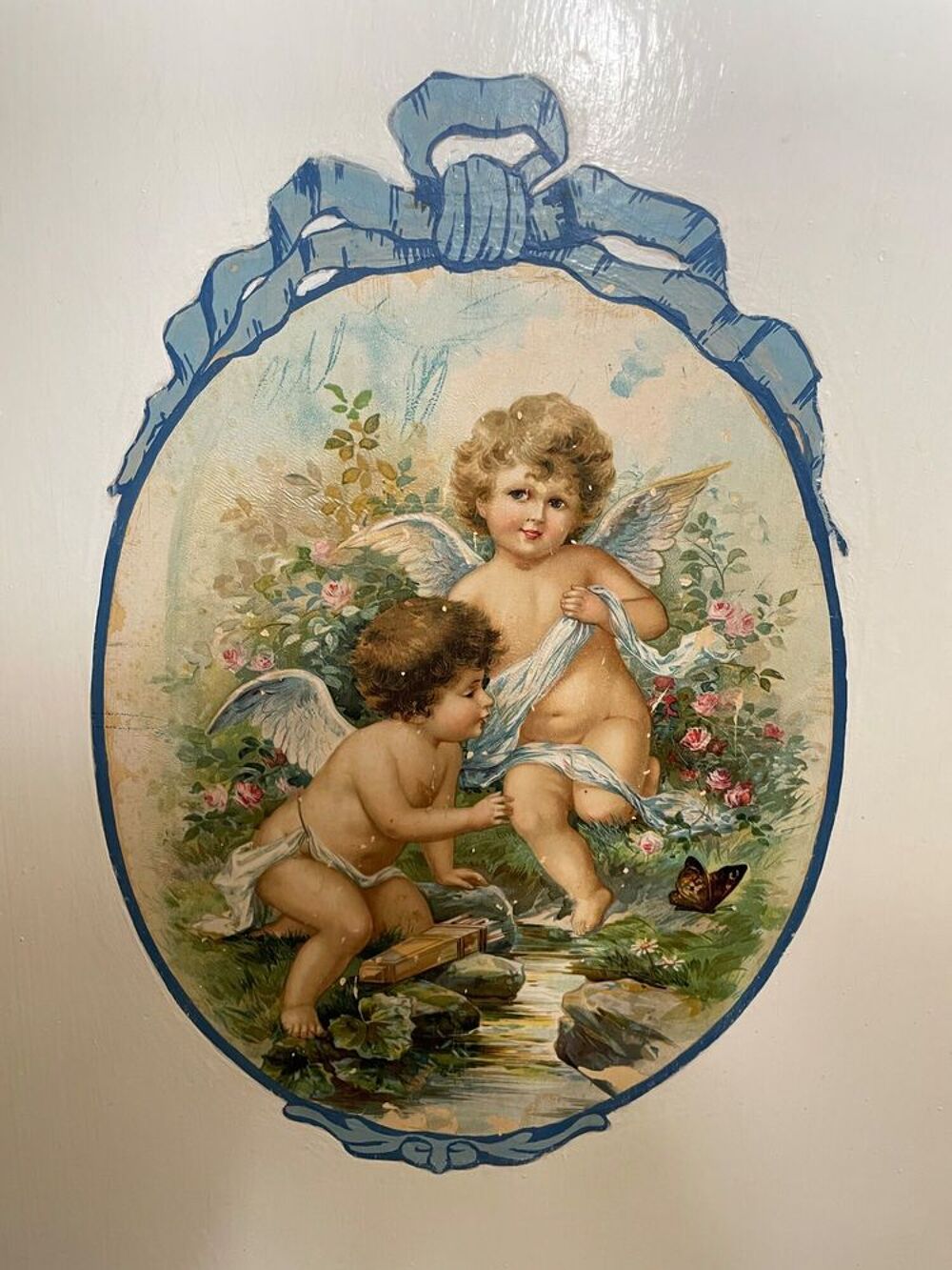 Lit de b&eacute;b&eacute; romantique en bois avec literie Mobilier enfants