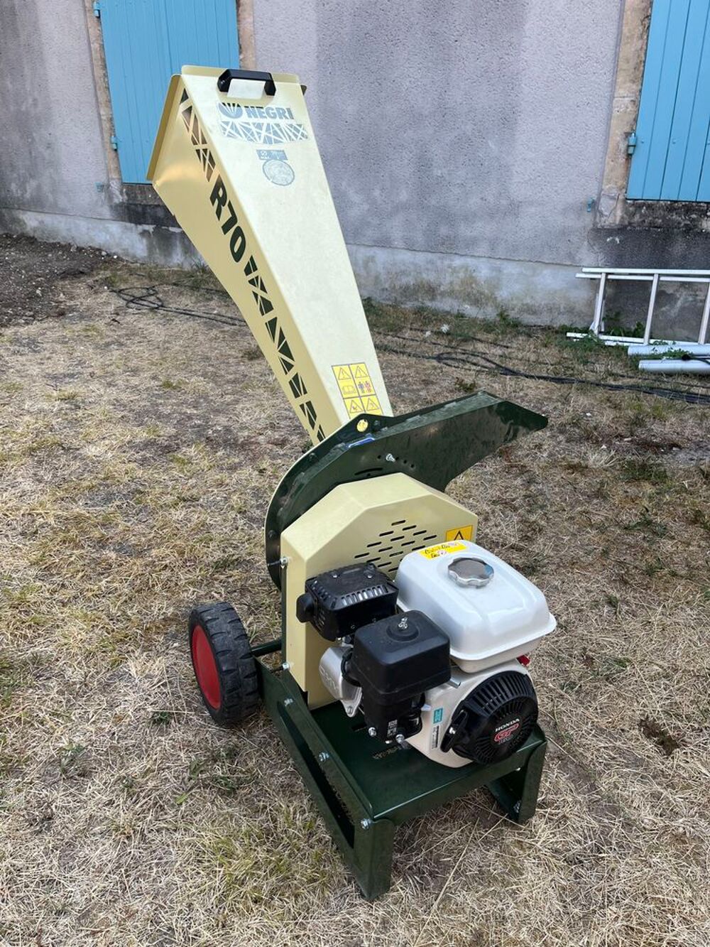 Broyeuse thermique tr&egrave;s peu servi Jardin