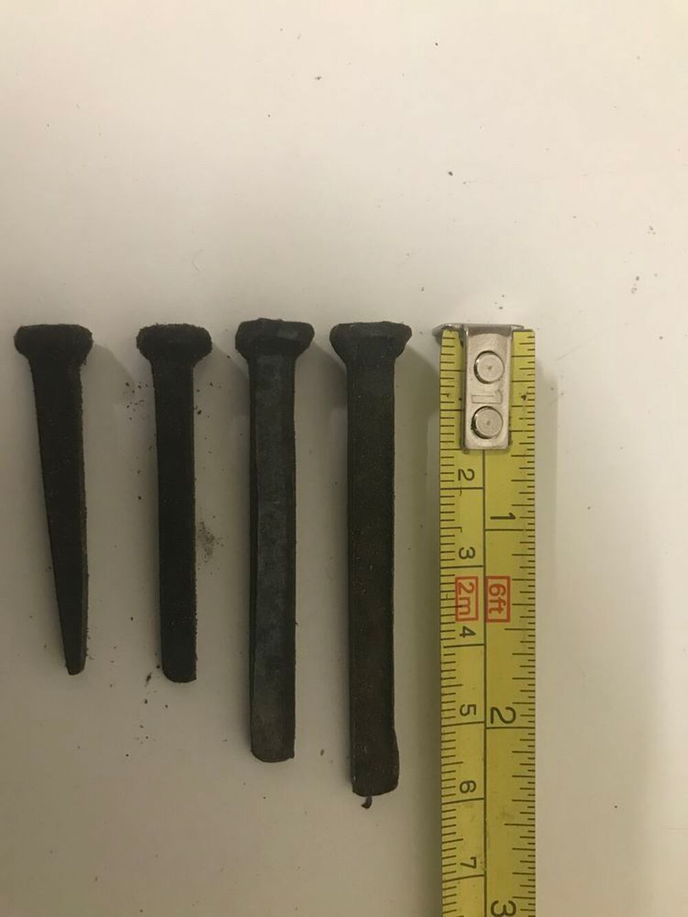 Clous carr&eacute;s en fer forg&eacute; noir - diff&eacute;rentes tailles Bricolage