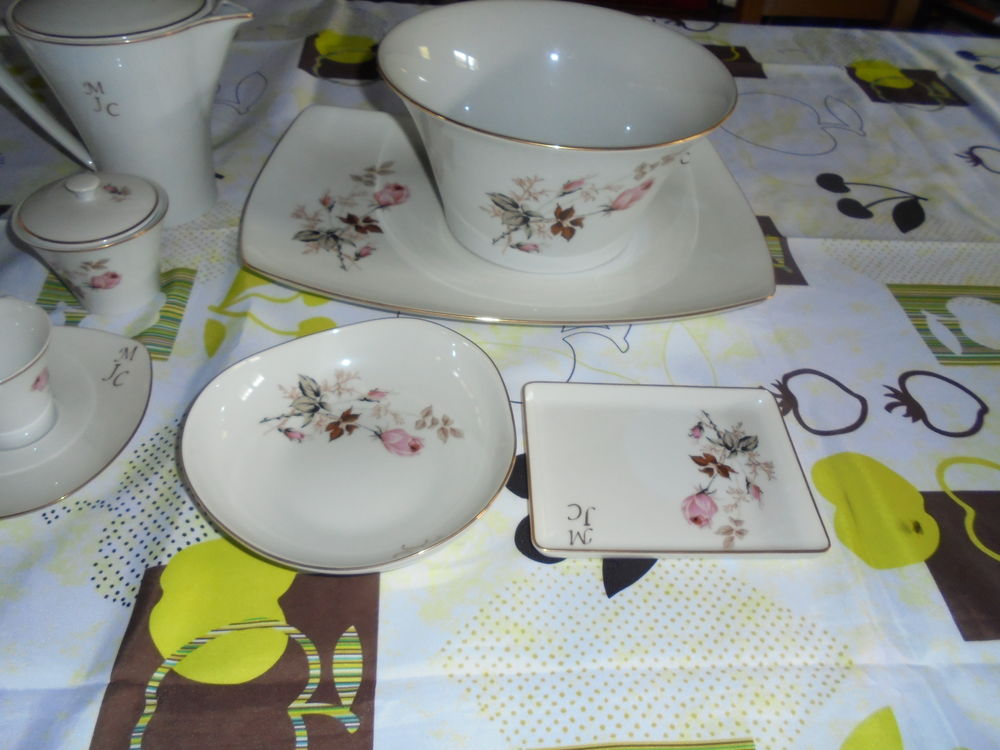 VAISSELLE EN PORCELAINE DE LIMOGES ET VERRES EN CRISTAL Electroménager
