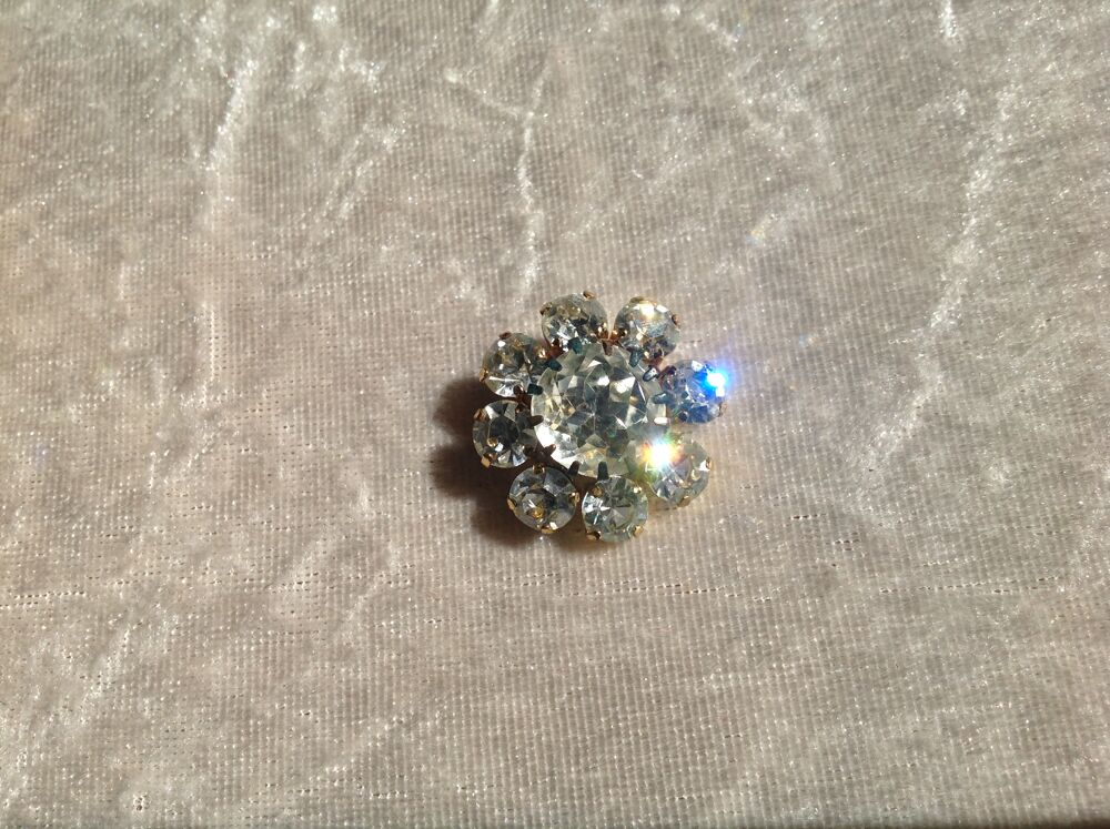 BROCHE STRASS IMITATION DIAMANT DIAM. 2,7cm Envoi Possible
Bijoux et montres