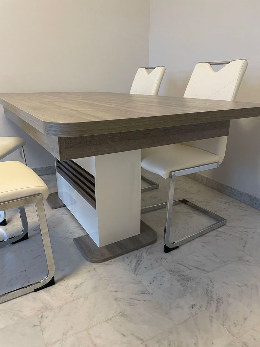 TABLE DE SALLE &agrave;€ MANGER Meubles