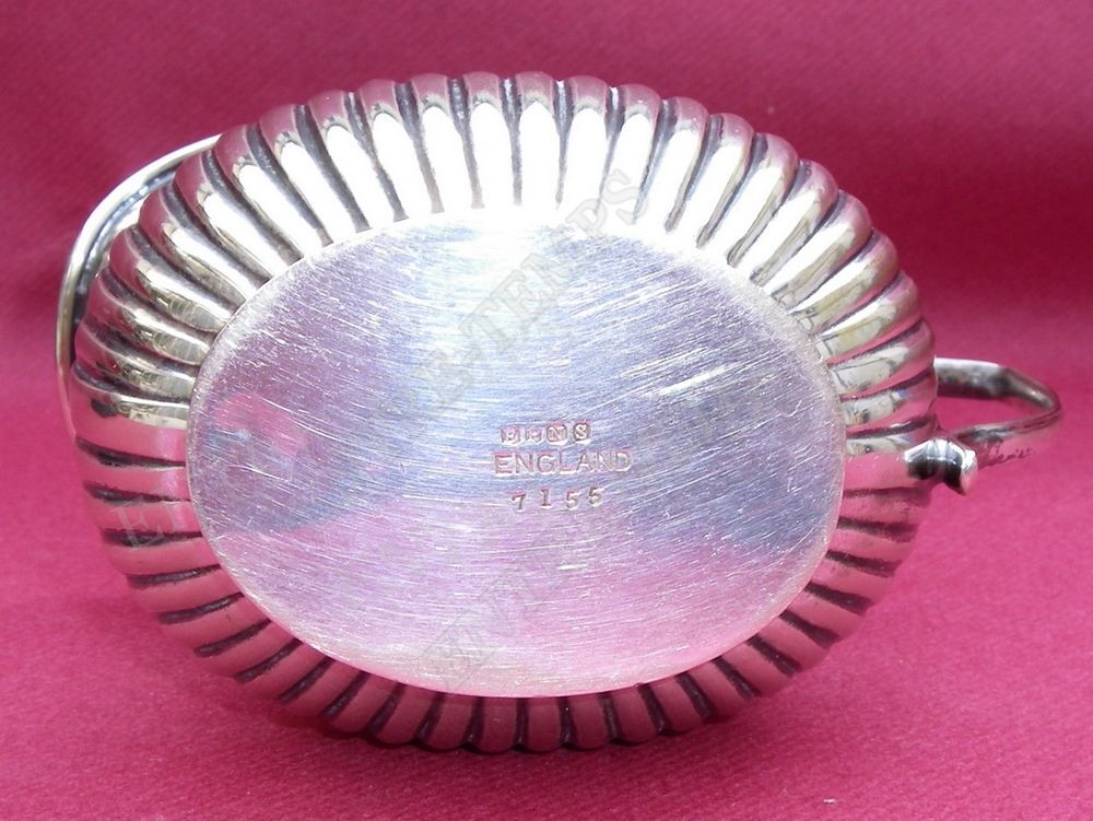 POT A LAIT CR&Egrave;ME E.P.N.S ENGLAND 7155 M&Eacute;TAL ARGENT&Eacute; Décoration