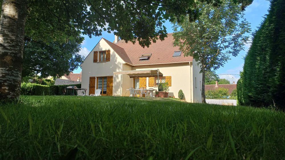 Maison 7 pièces 175 m² · à Crécy-la-Chapelle · 175 m² · 615 000 €
