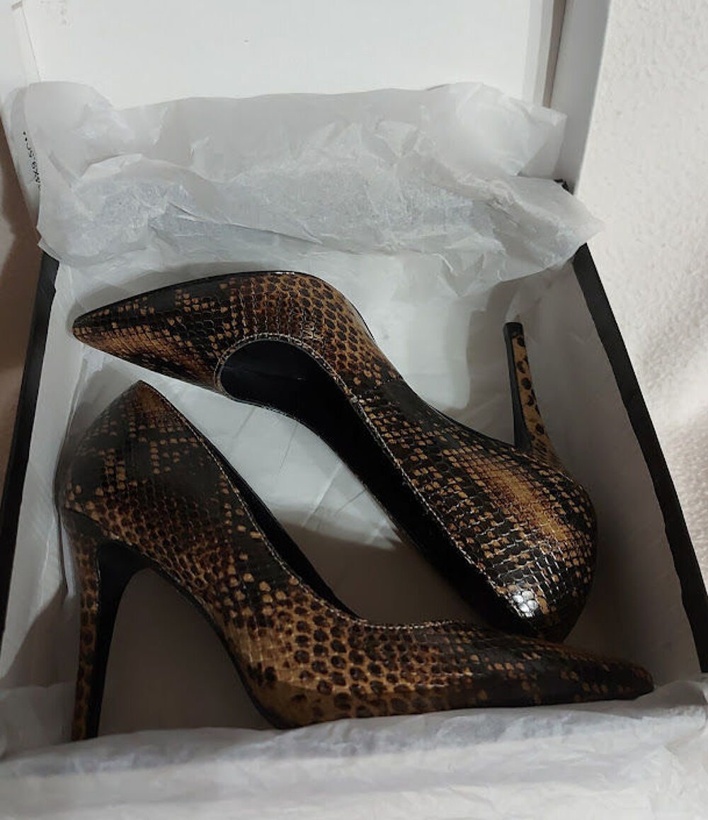 San Marina Escarpins Talons Aiguille 10 cm Noir Marron 37 . Chaussures
