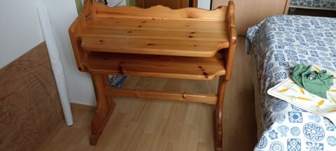 Bureau pour enfant de trs belle qualit en pin massif 60 Montaren-et-Saint-Mdiers (30)