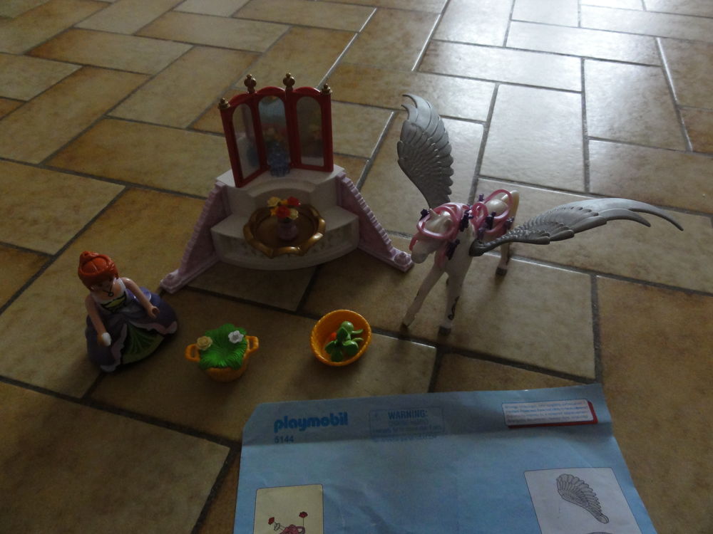 Playmobil 5144 Cheval ail&eacute; avec princesse et sa coiffeuse Jeux / jouets