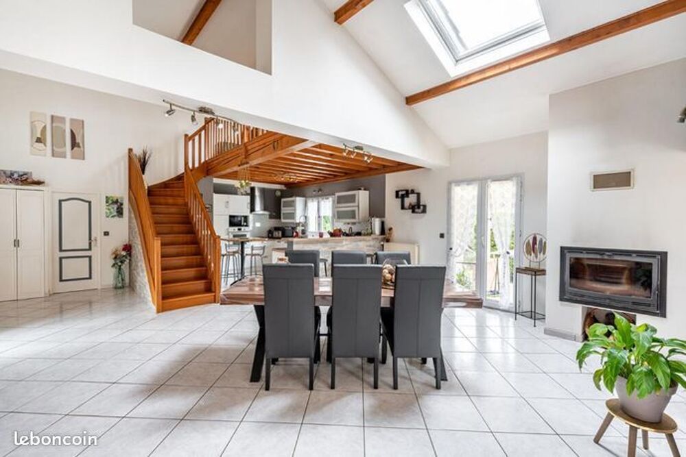 Vente Propriété/Château Propriete d'exception avec piscine et terrain arboré . Jassans-riottier
