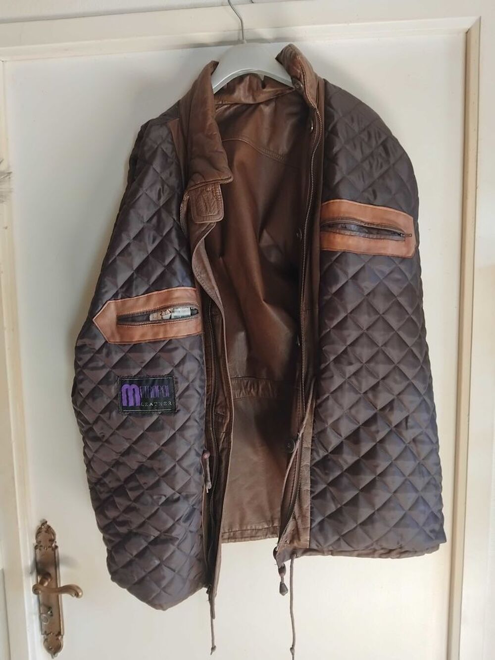 veste cuir bon &eacute;tat doublure refaite et cuir nettoy&eacute;. Vêtements