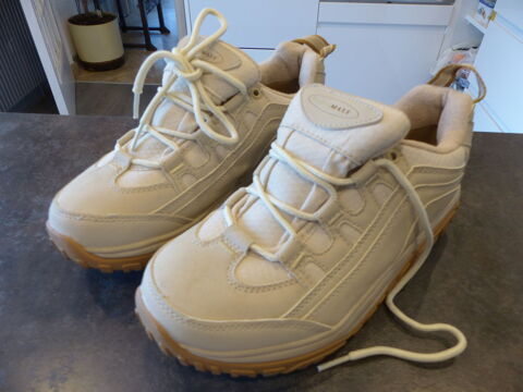belle paire de  chaussures détente/sport 15 Roclincourt (62)