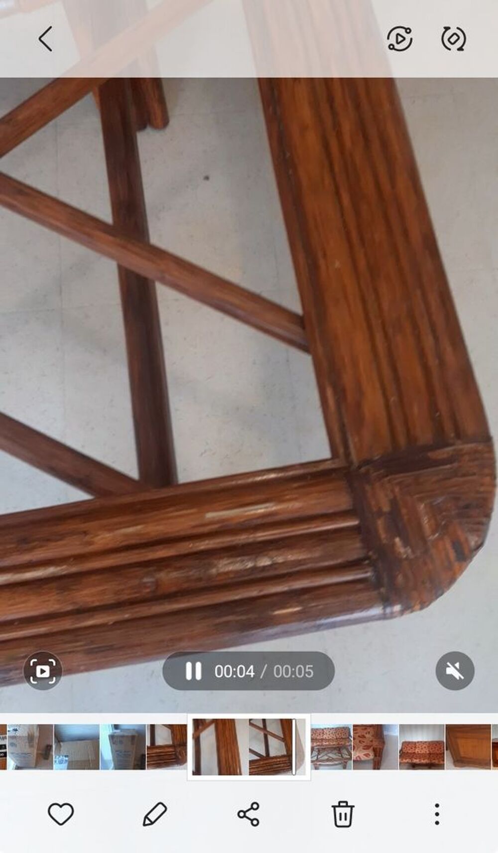 buffer,table a manger ,salon avec table ,2 matelas Meubles
