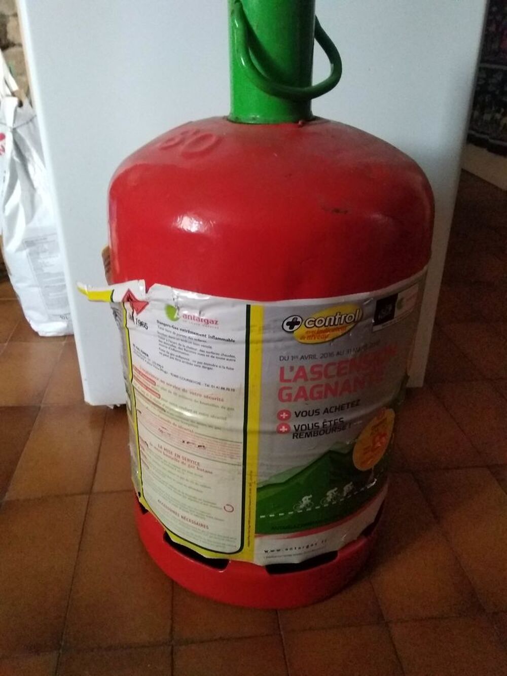 1 bouteille de gaz m&eacute;tallique , prix unitaire indiqu&eacute; Bricolage