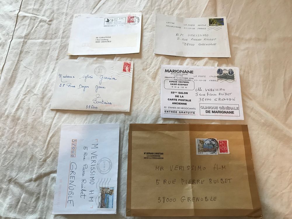Vingt six enveloppes affranchies 