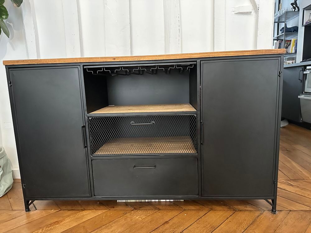 Buffet style industriel tr&egrave;s bon &eacute;tat Meubles