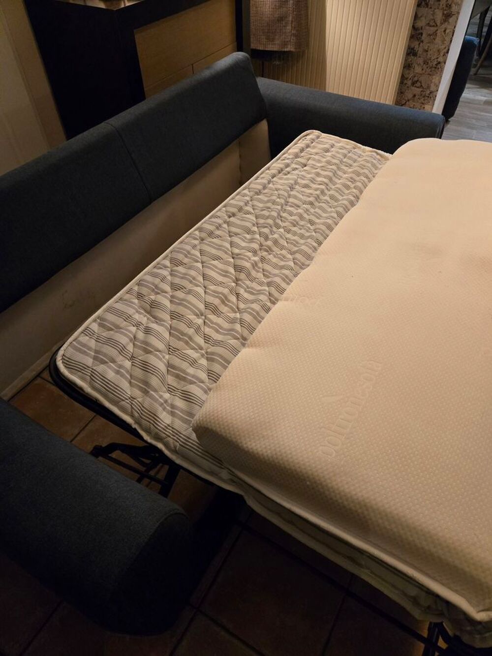 Canap&eacute; convertible poltronesofa et son pouf coordonn&eacute; Meubles
