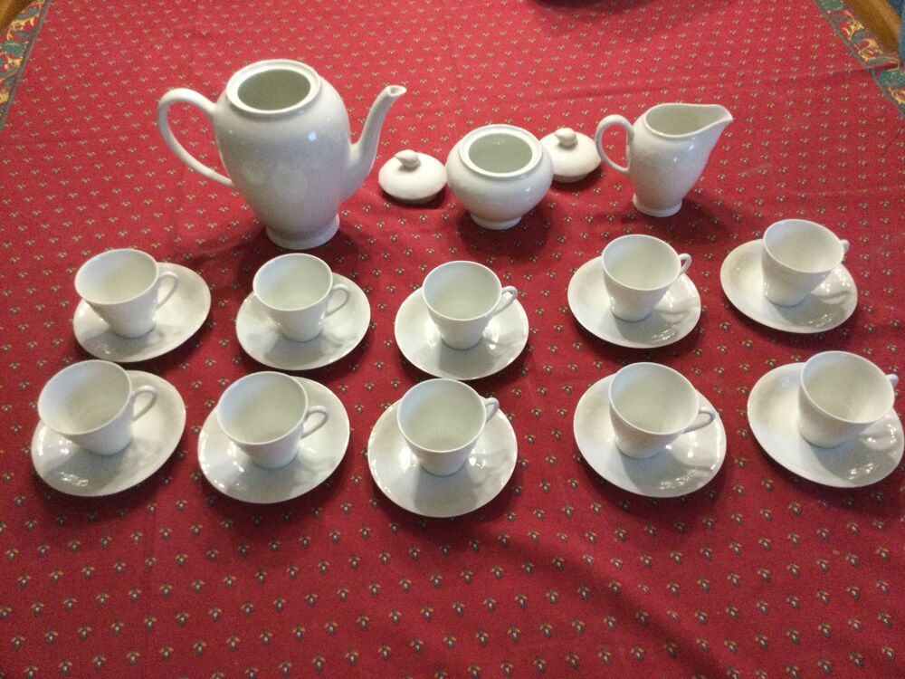 Service &agrave; caf&eacute; blanc uni en porcelaine de Limoges Cuisine