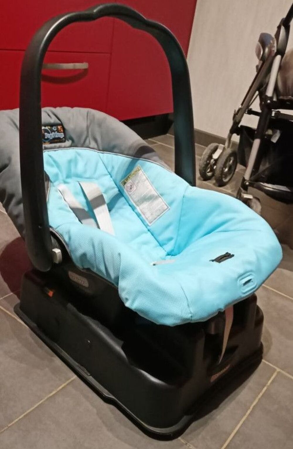 ensemble poussette et autres pour b&eacute;b&eacute; 
Puériculture
