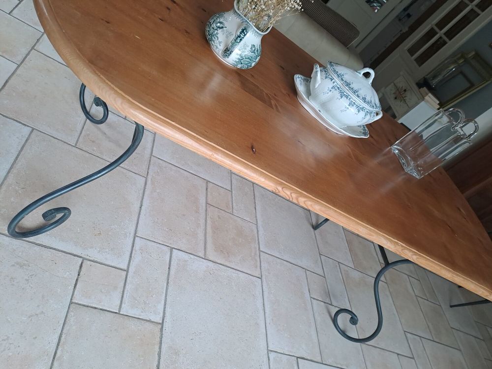 Table en pin massif et chaises Meubles