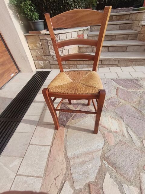 chaises. Autun (71)