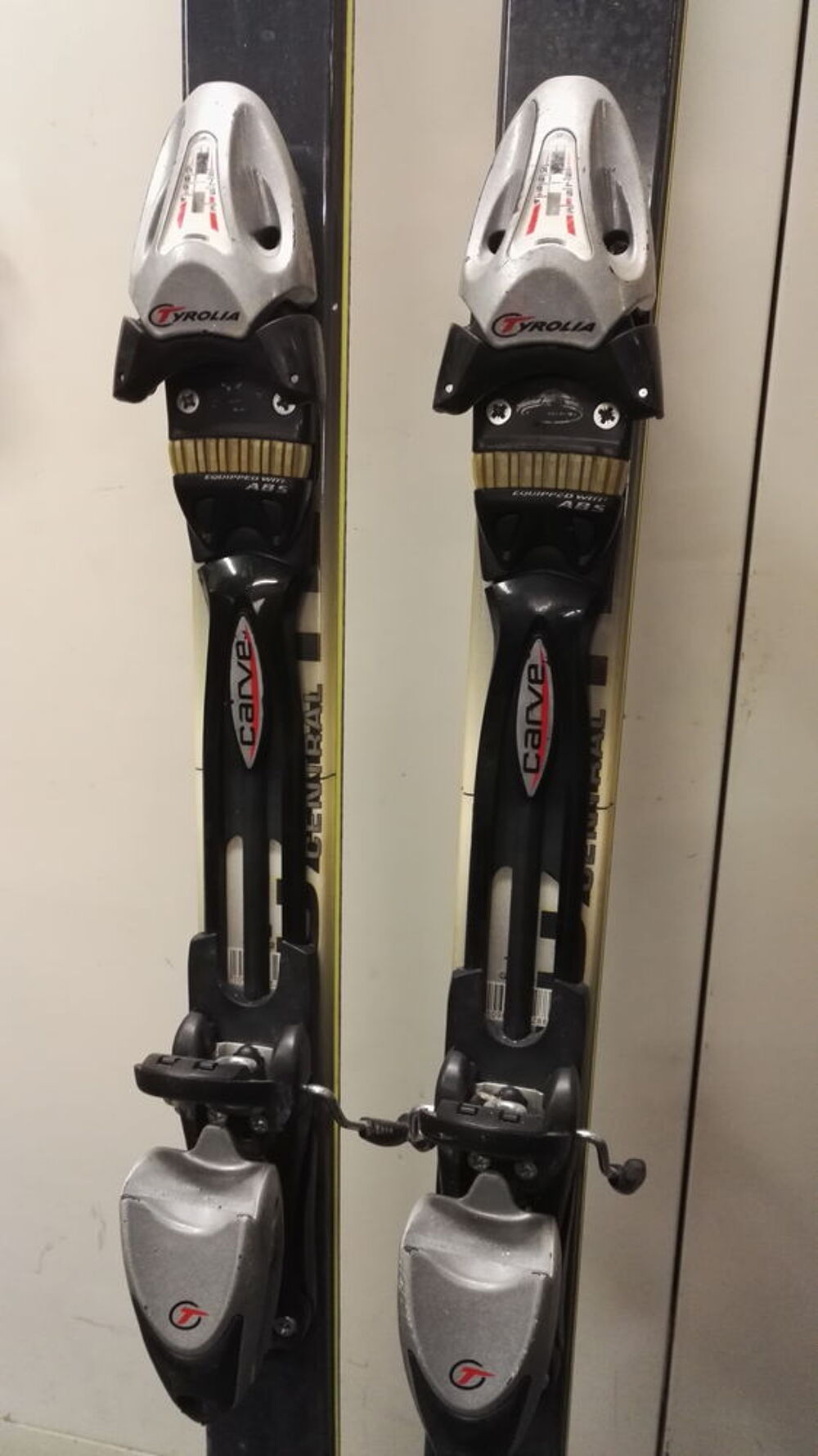 Skis vintage Rossignol 45COMP,s&eacute;curit&eacute; av/ar Tyrolia SL 100
Sports