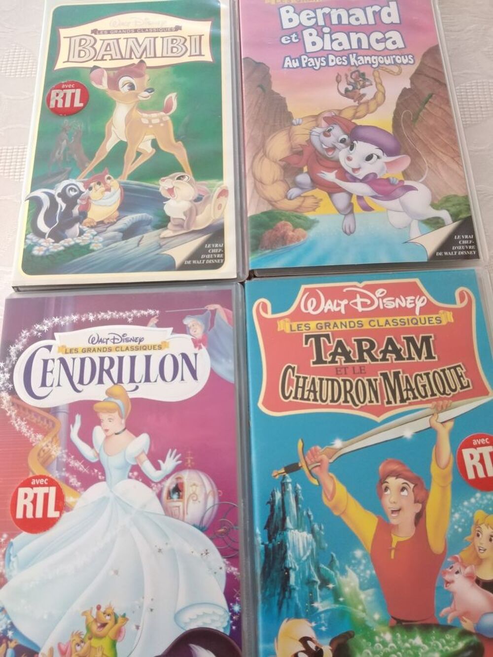 cassettes video CD et vinyles