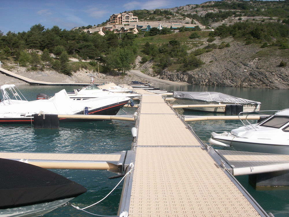   AU BORD DU LAC DE SERRE PONCON Provence-Alpes-Cte d'Azur, Savines-le-Lac (05160)