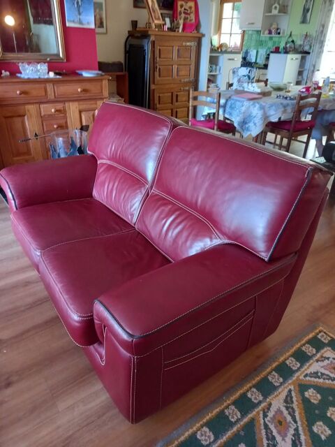 canap en cuir rouge basque. 800 Brest (29)
