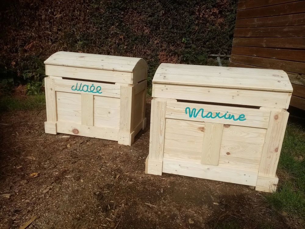 Coffre a jouets. Puériculture