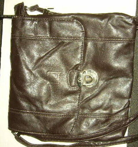 Sac pochette en bandouli�re cuiir Danielary femme 12 Versailles (78)