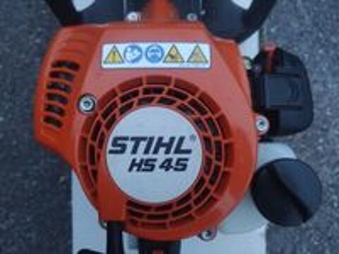   Taille-haie thermique STIHL HS 45 très bon état + boîte 