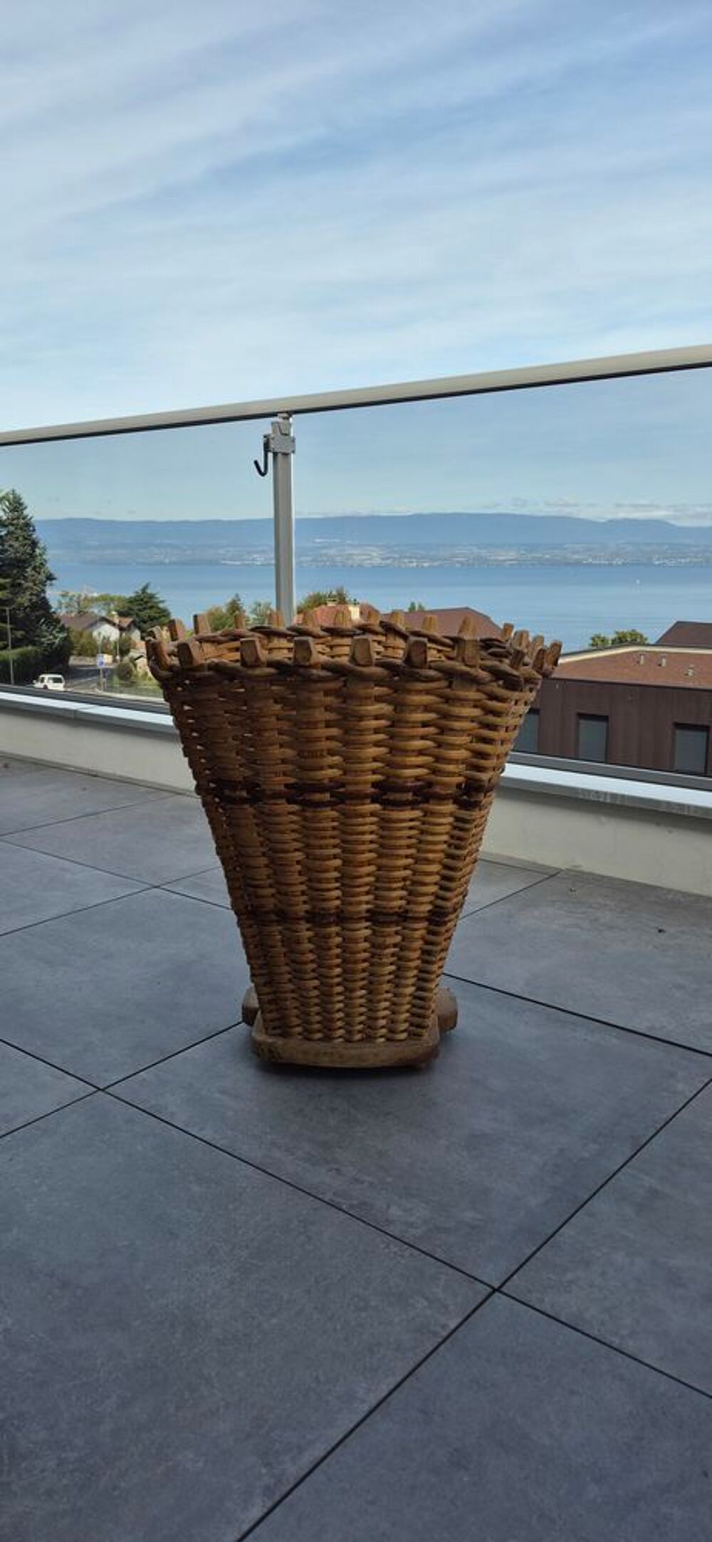 Huche a foin en bois tress&eacute; Décoration