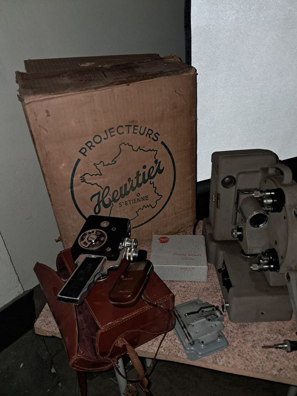 Description
COMPOSE DE PLUSIEURS PIECES pour collectionneur
Photos/Video/TV