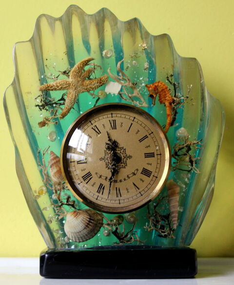 Pendule inclusion coquillage, hippocampe, toile vintage 60
60 Issy-les-Moulineaux (92)