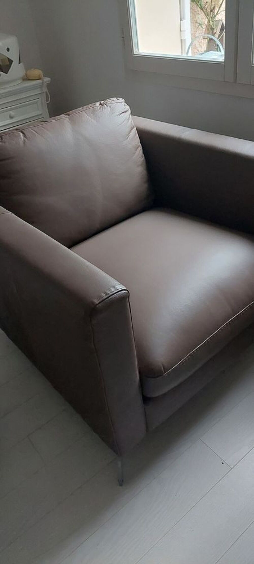 Fauteuil en cuir taupe Cuir center Meubles