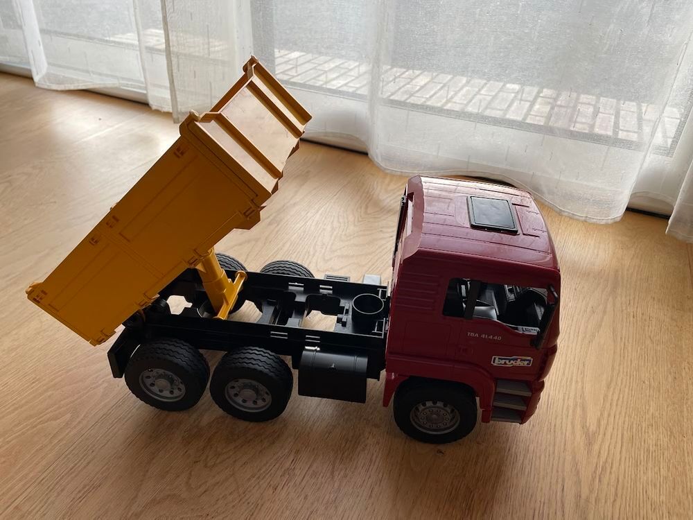 Camion benne Bruder sur porteur MAN 
Jeux / jouets