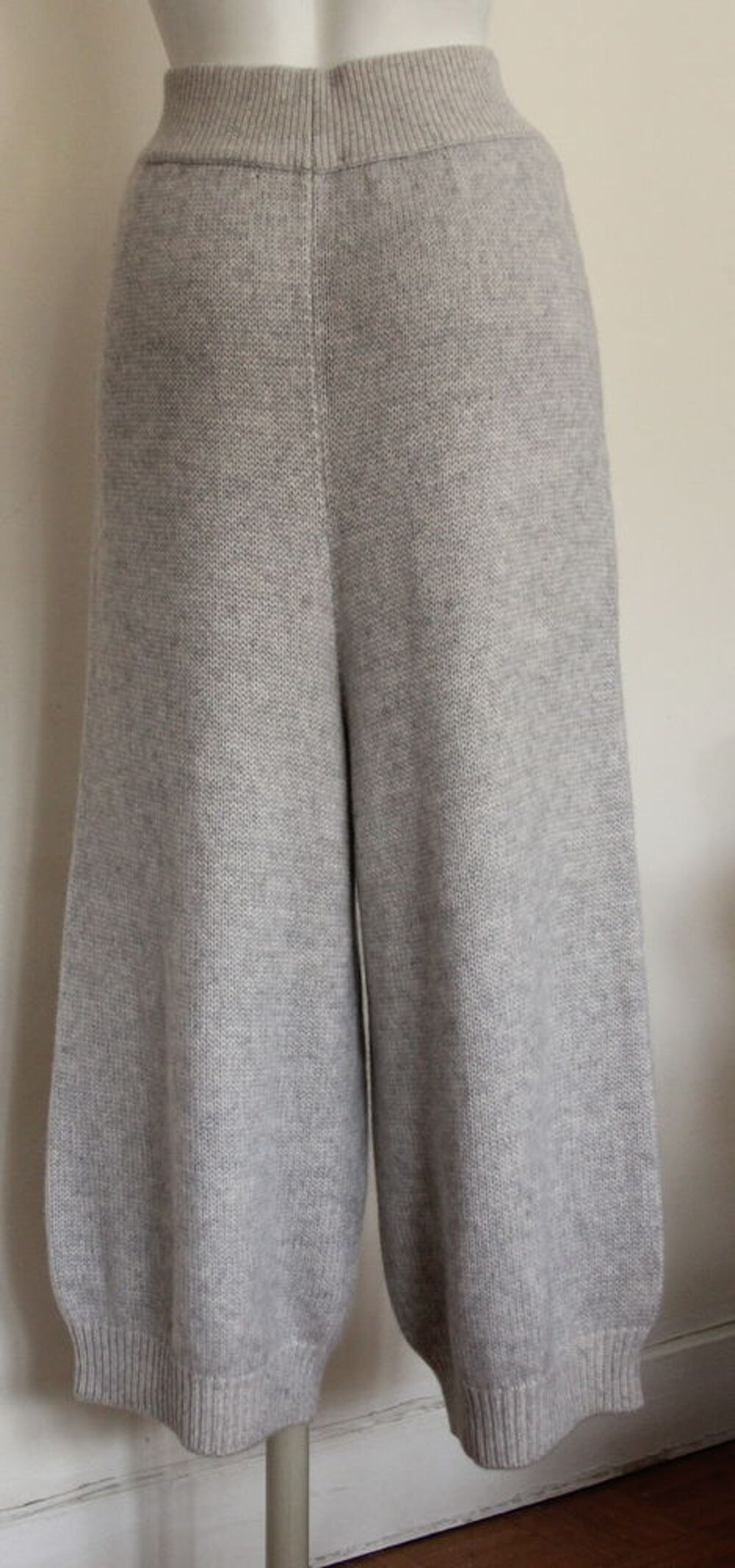 Pantalon sarouel cachemire LACOSTE T. 36/38 Fr Vêtements