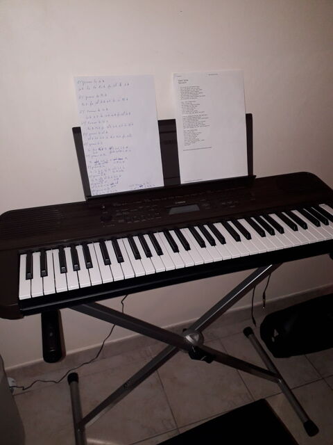 Clavier yamaha psr e360 180 Limetz-Villez (78)