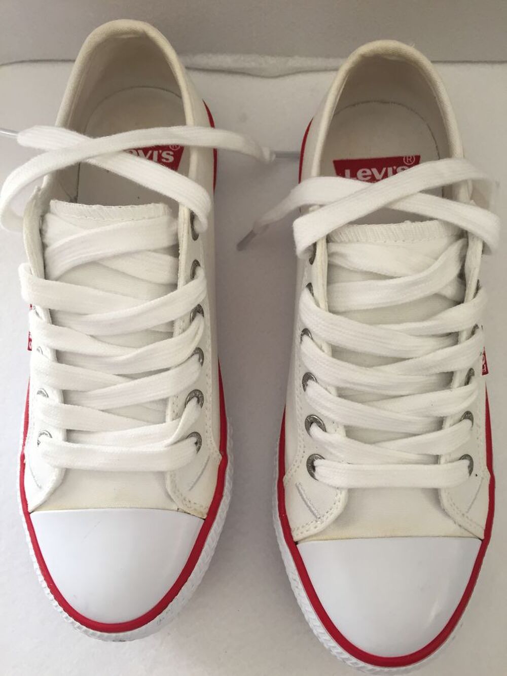 PAIRE DE BASKET BASSE MODE LEVI'S MOD&Egrave;LE STAN BUCK Vêtements