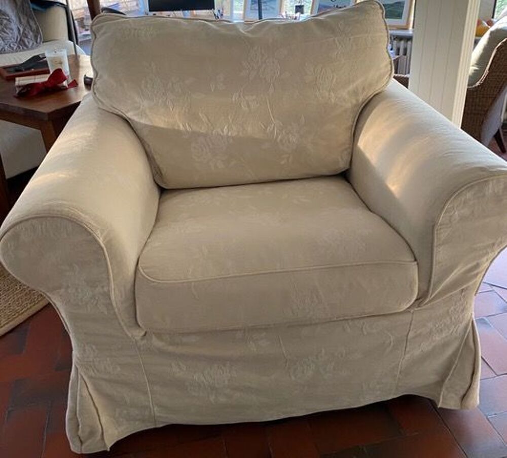 Canap&eacute;s trois places et fauteuils IKEA Ektorp Meubles