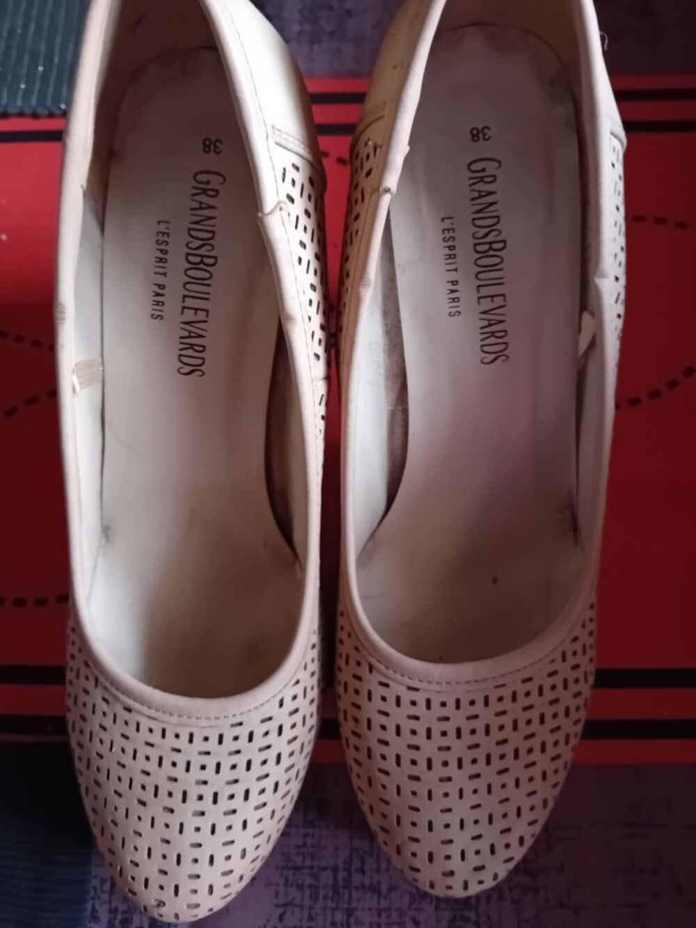 CHAUSSURES A TALON FEMME POINTURE 38
Chaussures
